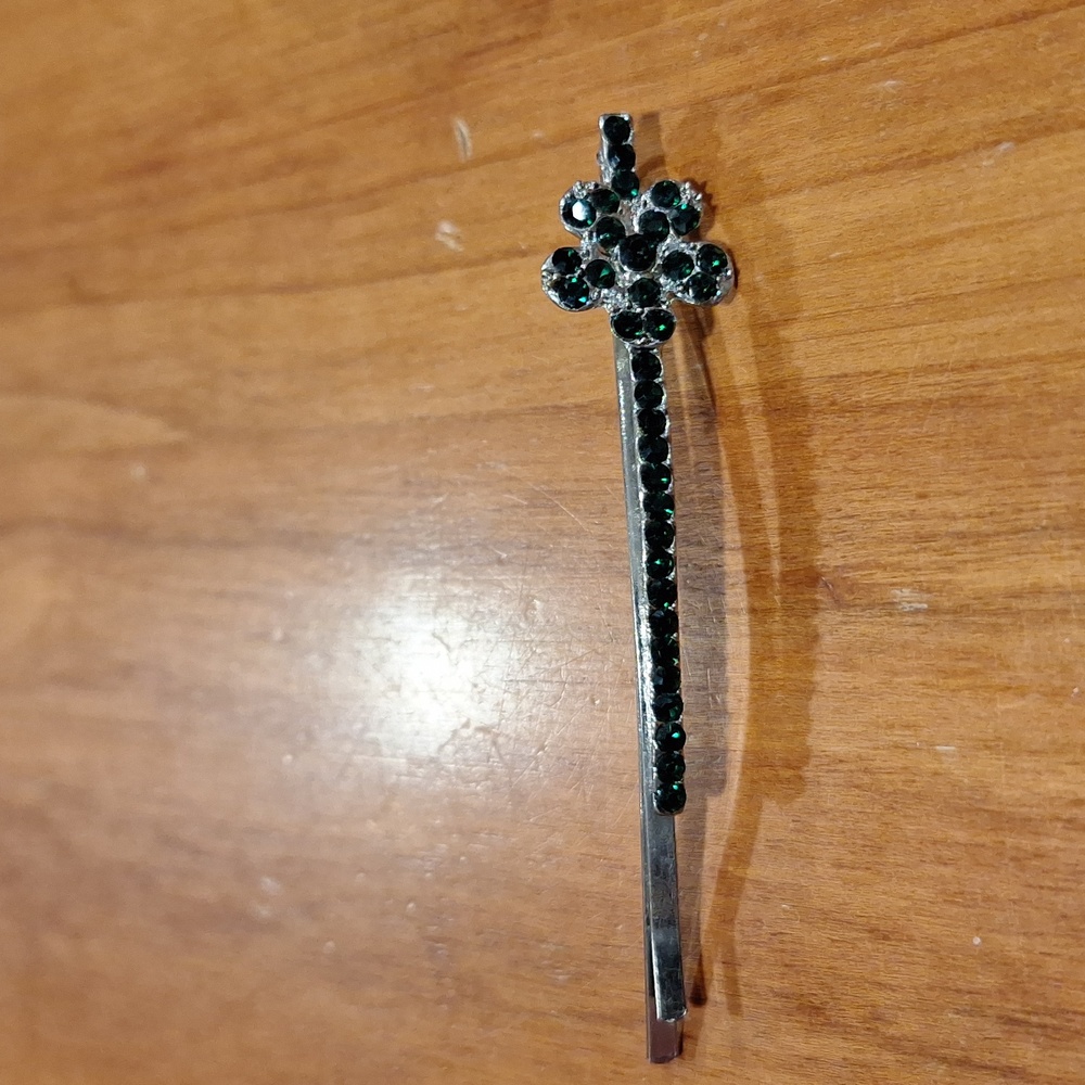 Dark green flower slide clip